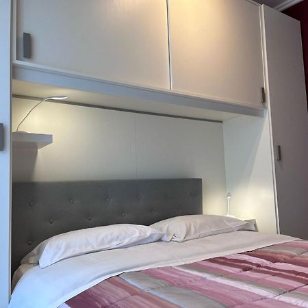Fco Airport - Casa Di Febo Apartment Fiumicino Bagian luar foto