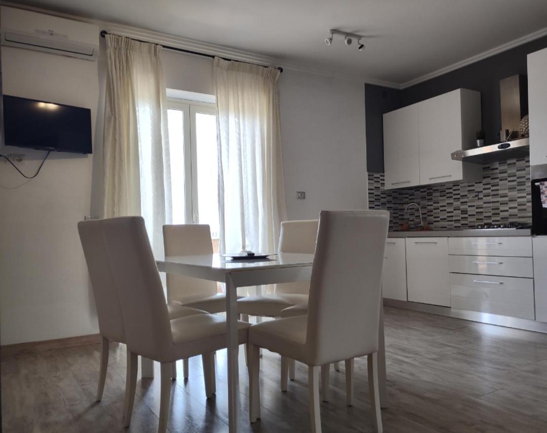 Fco Airport - Casa Di Febo Apartment Fiumicino Bagian luar foto